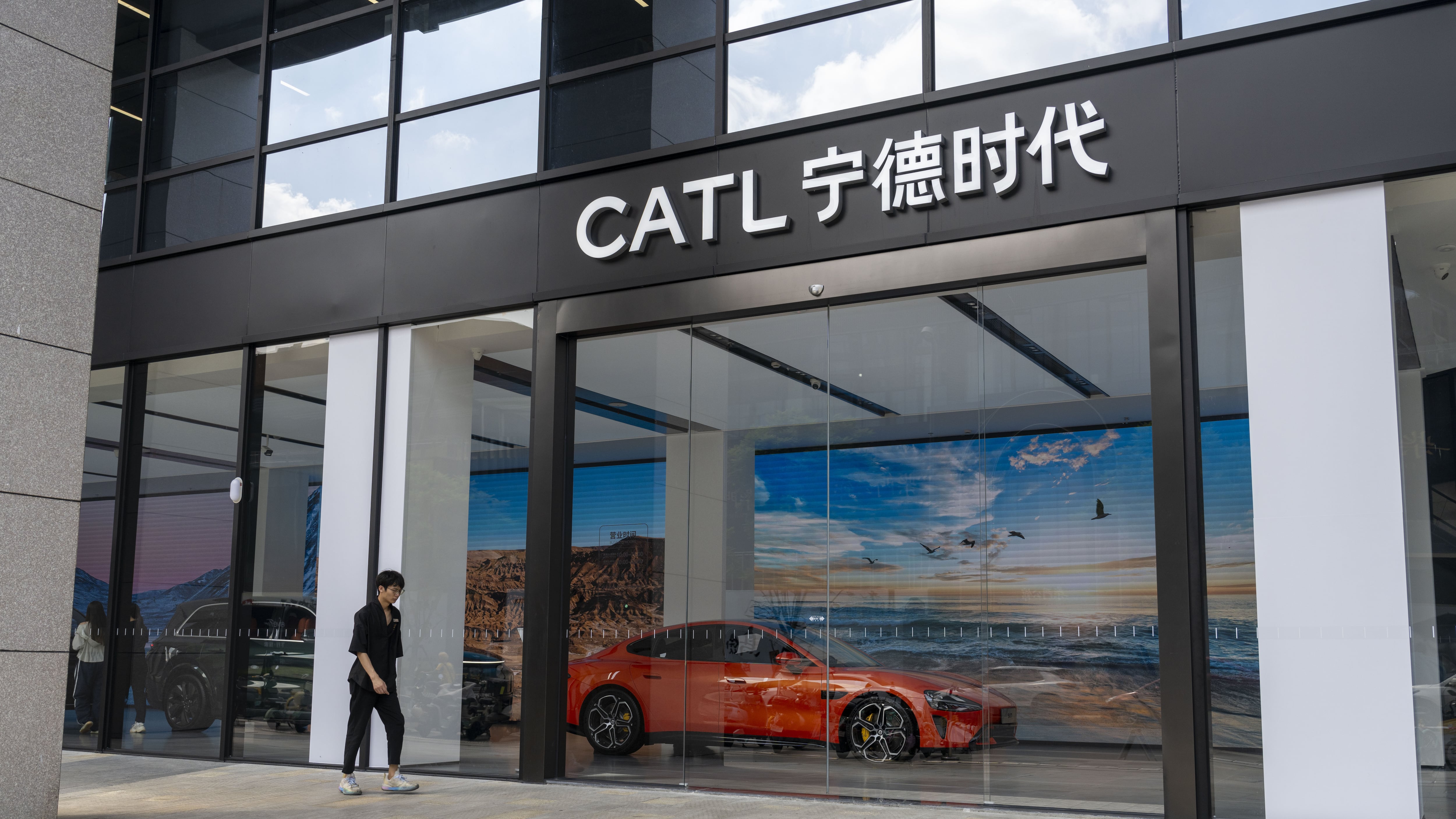 CATL expands push into EV battery swaps